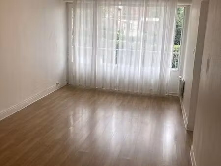 t2 51m2 avec balcon 10 m2 et box parking 20 m2