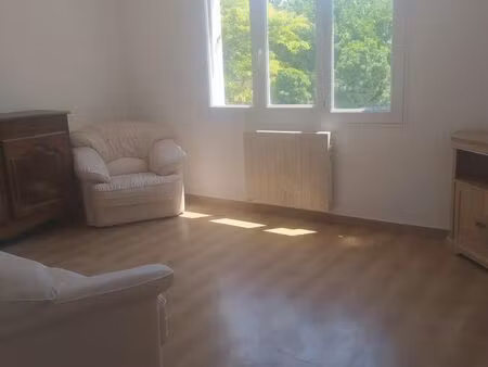 a louer studio meublé de 50 m2 a brignoles