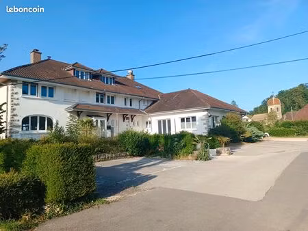immeuble commercial 800 m² chalez 25220