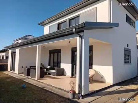 villa mitoyenne meublée moderne à étage 3 ch  122m2 eaux  électricité  fibre  canal tv  or