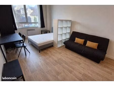 loue grand studio meublé 30m2 à 150m de la fac