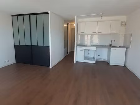 t2 carqueiranne centre vide mais possibilite meuble