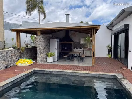 villa contemporaine meublée 3 ch. piscine + pool house – le tampon (400)