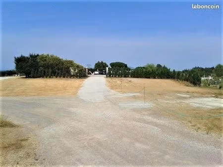 2 terrains stockage 660m2 et 440m2 plus conteneur 23m2