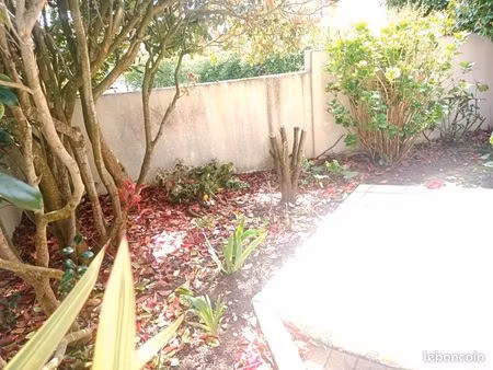vaste t3 duplex avec son jardinet au calme de son impasse