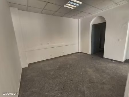 local commercial a louer plaine de cafres