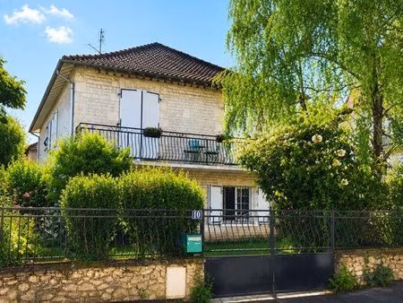 maison en pierre à la roseraie