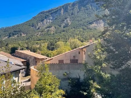 maison de village avec jardin attenant et dépendances