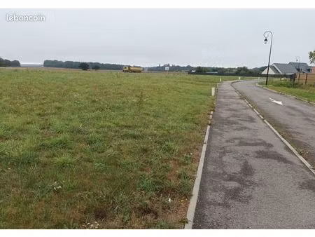 terrain 835 m² fains