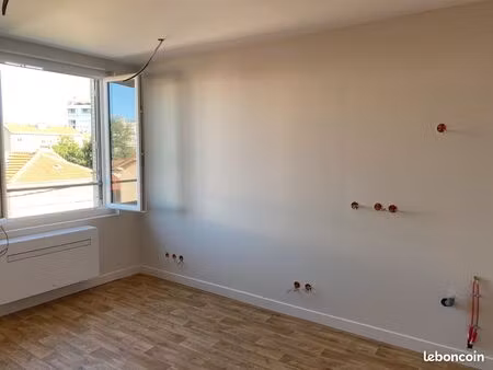 montplaisir  au calme  joli studio refait neuf  dans petite résidence sans vis à vis