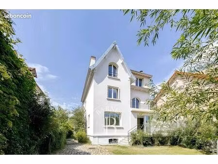maison 8 pièces 269 m²