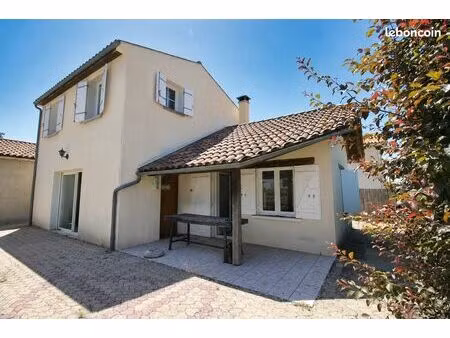 maison à 1000 m de la plage