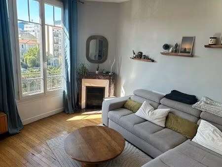 t2 meublé de 39m2 petite garenne à 50m de la gare de la garenne et de la place de charlebo