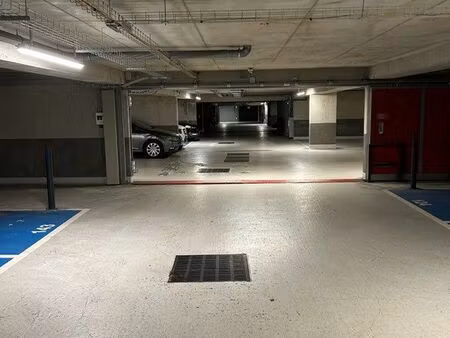 2 places de parking commandées dans résidence sécurisée