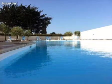 maison au calme avec aperçu mer  résidence piscine chauffée  à pied du port
