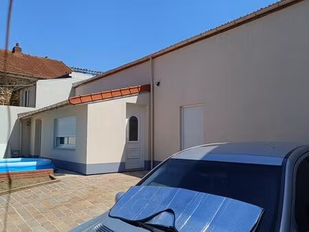 maison à vendre avec 98 m² de surface habitable et un terrain de 168 m². 3 chambres. maiso