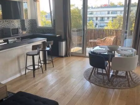 loue deux pièces avec balcon