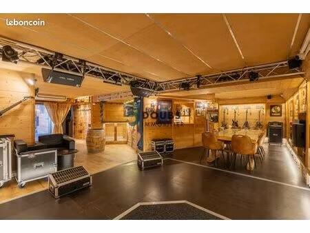 local bar 97 m²