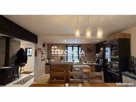 château 4 pièces 84 m²