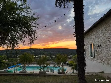 maison en pierre belle vue et piscine