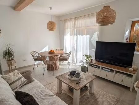 appartement t3 duplex rénové de 60 m² avec terrasse et parking