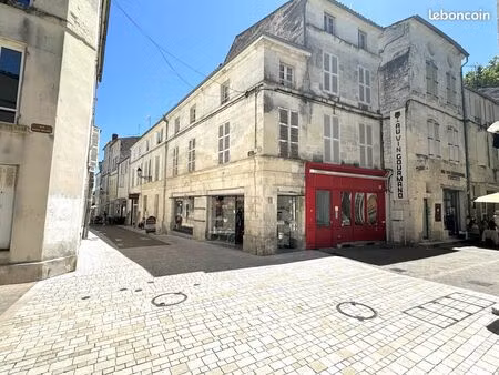 immeuble 185 m² saintes