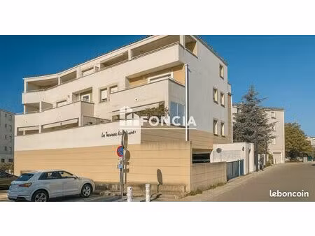 résidence recherchée  appartement avec terrasse  centre ville des angles avec garage