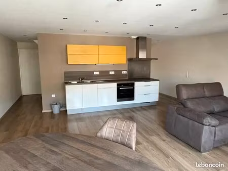 f2 meublé 55m² centre ville parking privé 580 euros