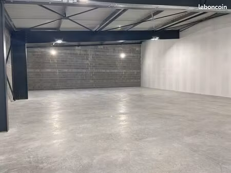 local d’activité 330 m² situé à la pallice  la rochelle (annonce de particulier)