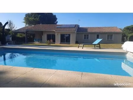 maison de plein pied avec piscine et pool house