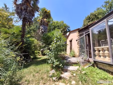 maison robuste sur trois niveaux – parc de 8 800 m²