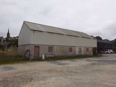 hangar ancienne écurie 200m²