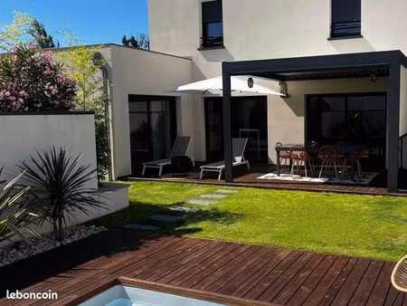 villa contemporaine récente avec piscine 138 m²