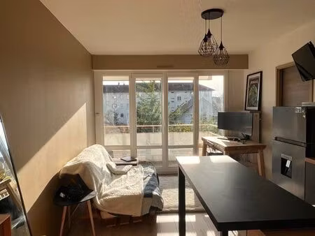 t2 meublé rénové avec balcon – vue citadelle – besançon (23 rue des cras)