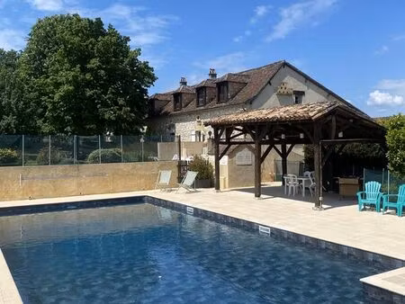 ensemble immobilier dans le périgord (7 gîtes + résidence principale)
