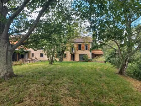 maison 8 pièces 210 m²