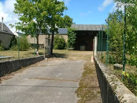 local 600 m2 sur terrain constructible