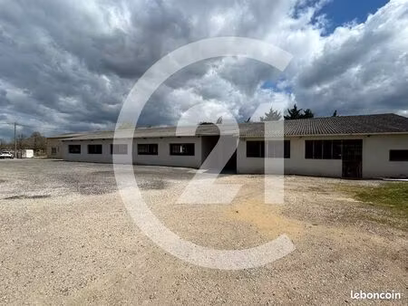 local 900 m² malissard