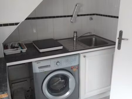 studio meublé à louer à partir du 1 er septembre