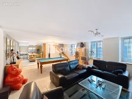 propriété 8 pièces 244 m²
