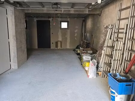 garage / box privatif de 43 m²  propre  sain et sécurisé