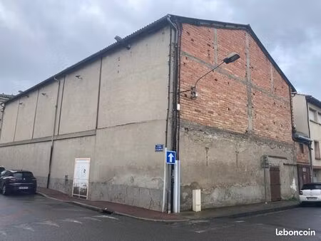 local commercial 945 m² revel