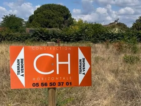 terrain 640 m² auros