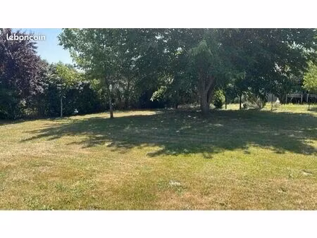 vends terrain constructible de 400 m2
