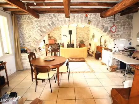 opportunité rare : en coeur de village  appartement 54m2 pour revenus locatifs (ou pour lo