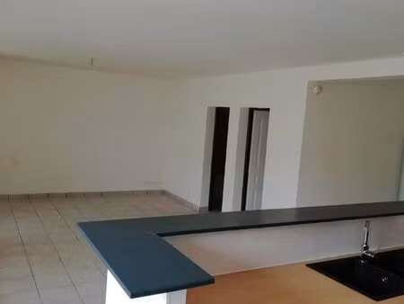 t4 110m2 avec place de parking proche centre ville