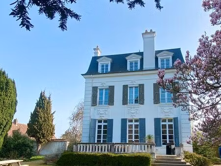 évreux - hôtel particulier avec piscine couverte et chauffée située à deux pas de la gare 