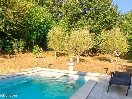 grande villa familiale sur beau terrain arboré