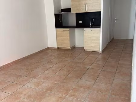 studio de 24 51 m² / eau chaude  chauffage et électricité inclus / terrasse vue forêt / pr
