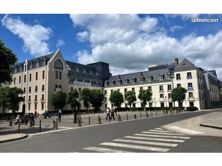 bureaux / commerces de 81 à 9 100 m²